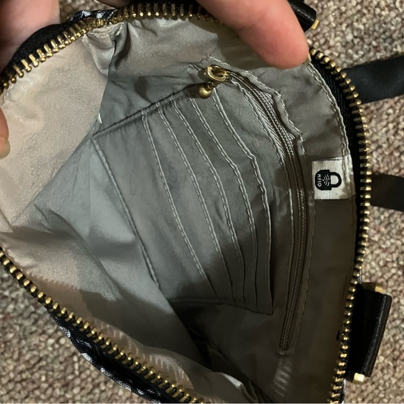 Baggallini Crossbody Bag - Picture 3 of 6